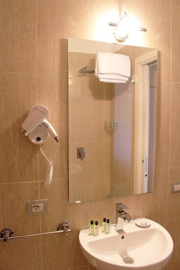 Dolcedorme Garni Hotell Parma Exteriör bild
