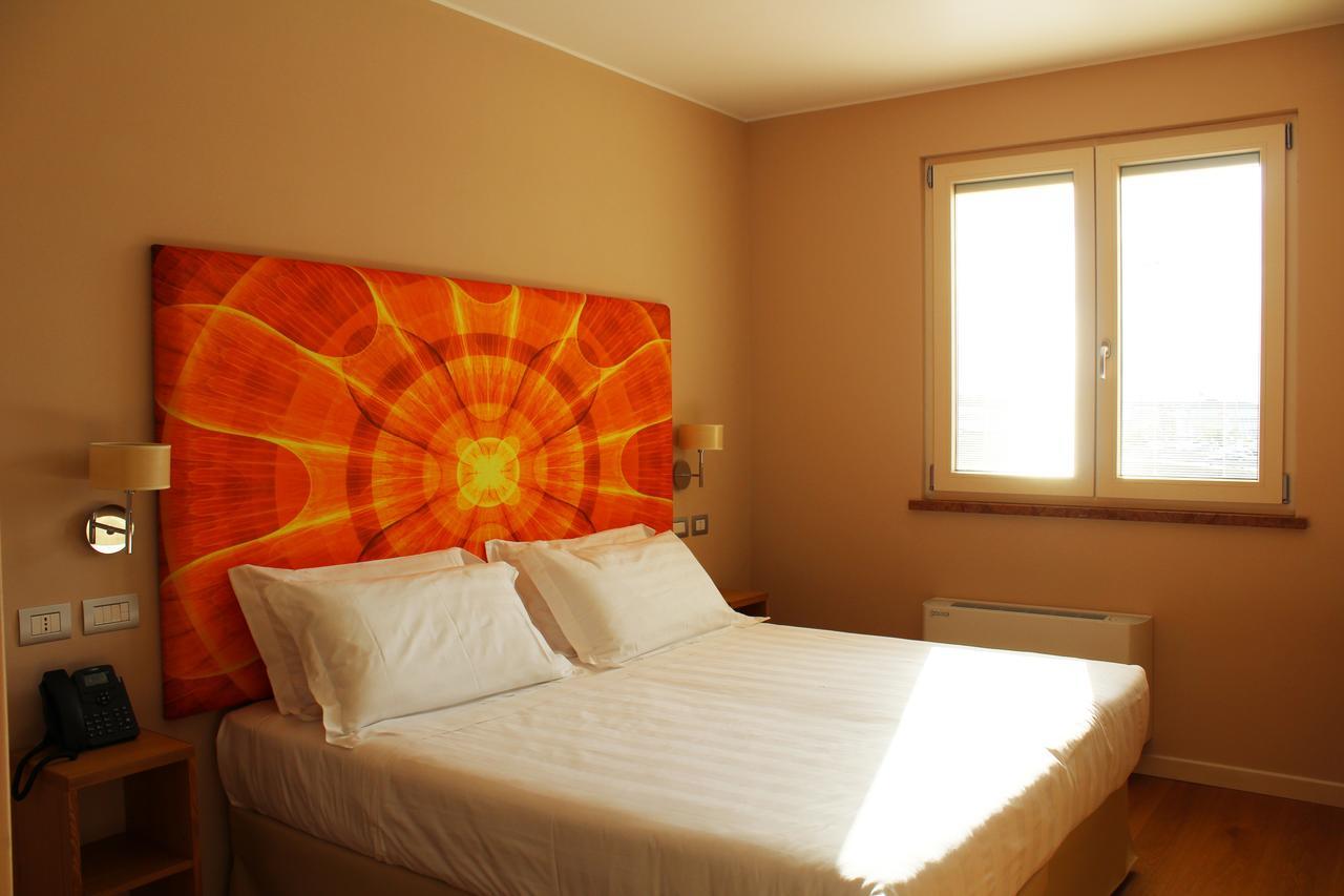 Dolcedorme Garni Hotell Parma Exteriör bild
