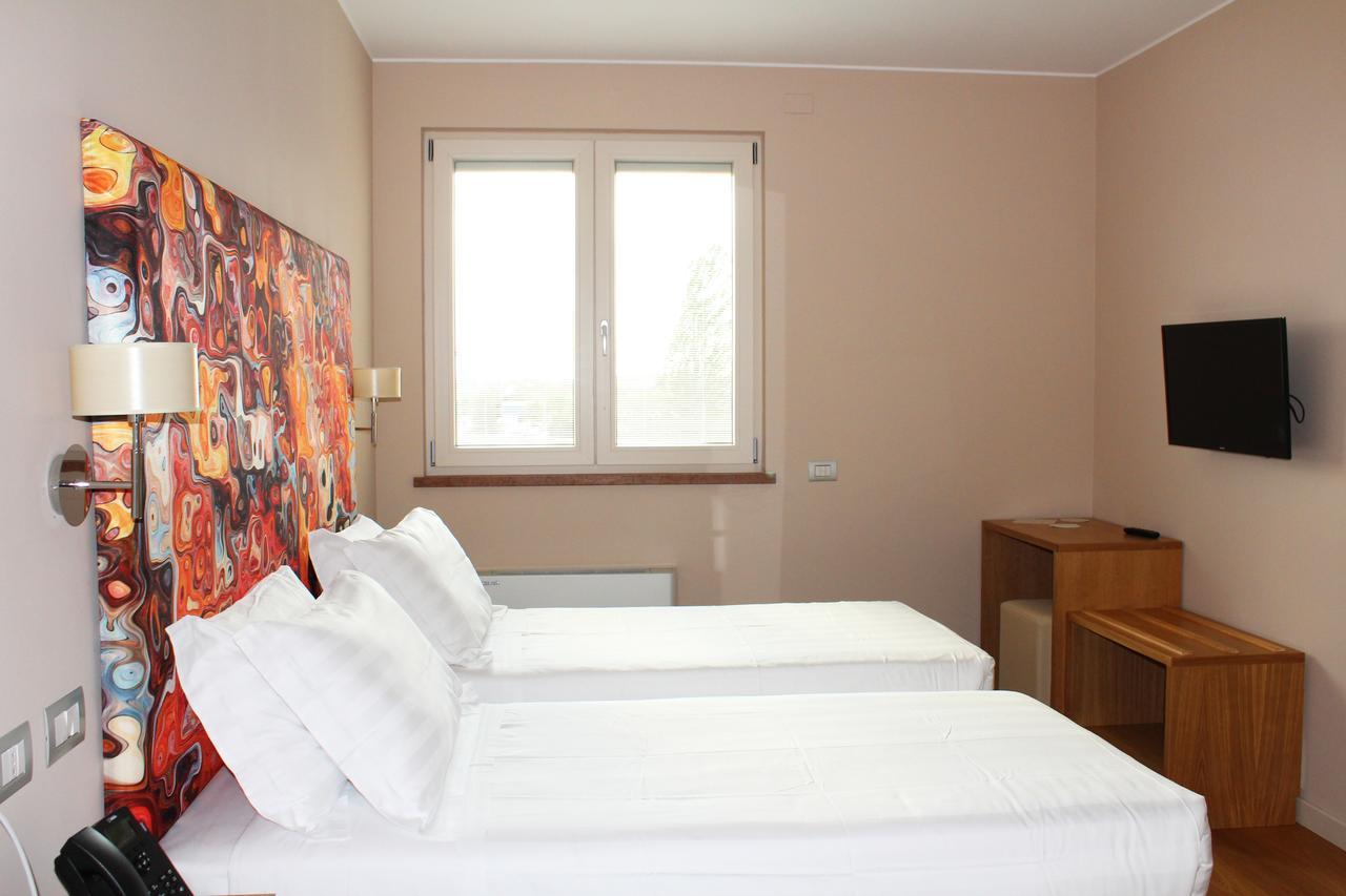 Dolcedorme Garni Hotell Parma Exteriör bild